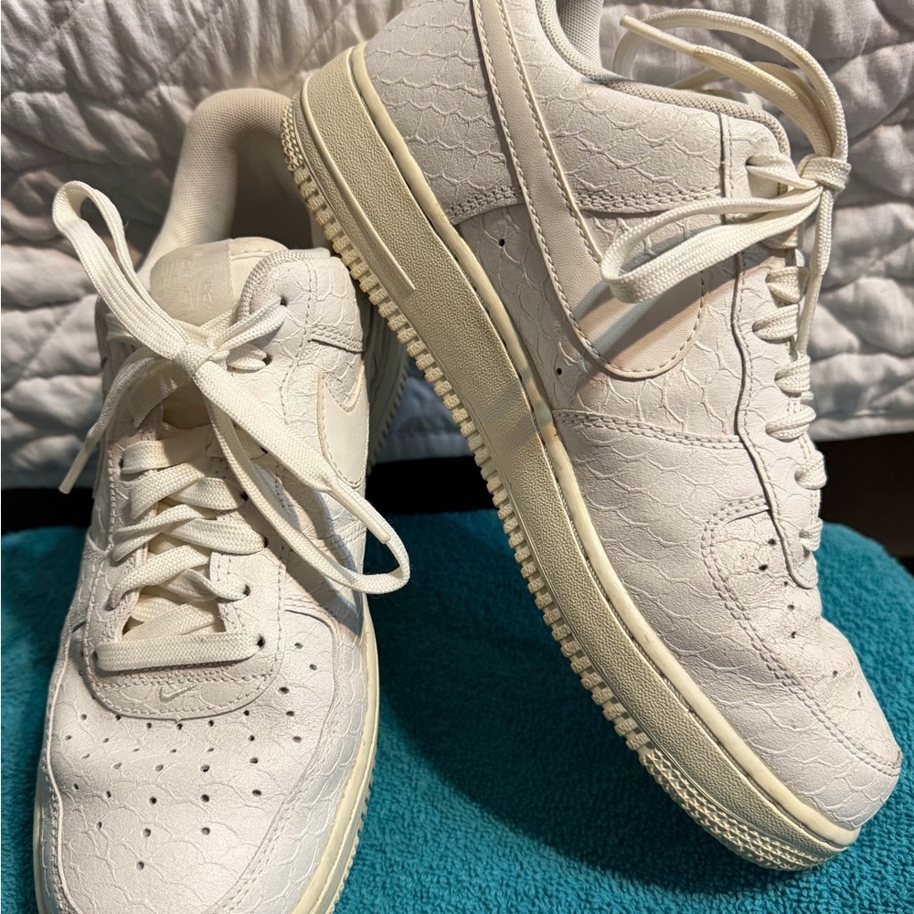 Nike Air Force 1 white snakeskin sneakers men’s 7.5